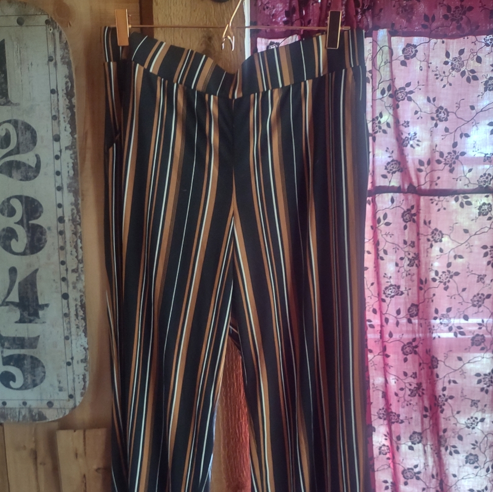 Maurices size large pull on wide leg pants